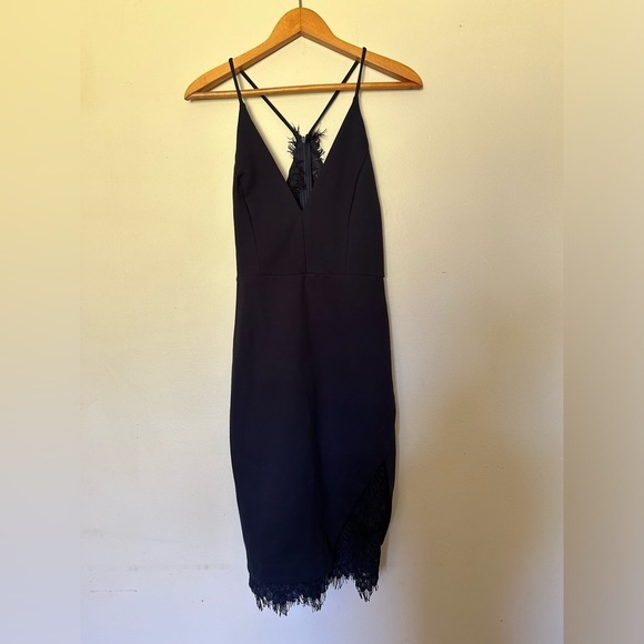 ASTR The Label Midi Dress S V-Neck Stretch Sleeveless Navy Blue Lace Hem Dateout - Picture 2 of 10